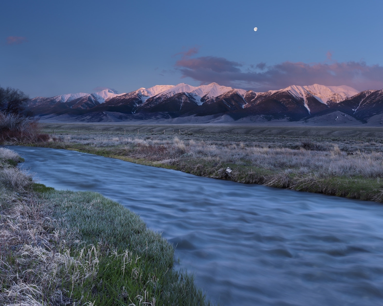 Горы на горизонте