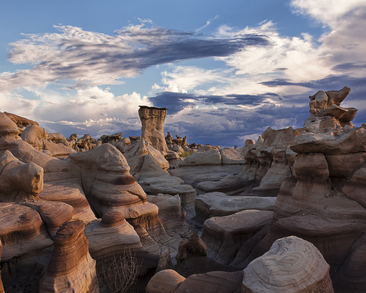 Слоеные скалы