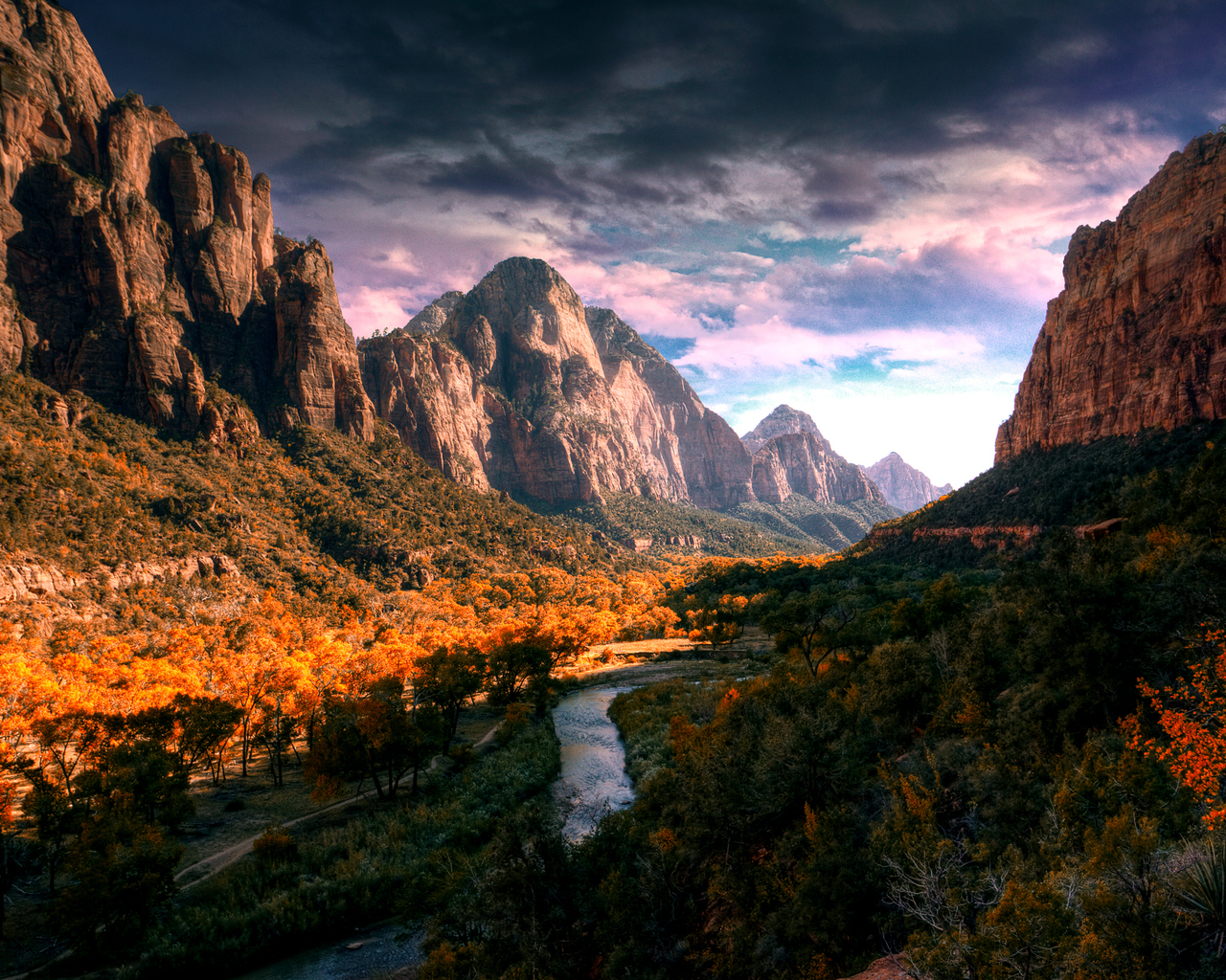 Река в долине