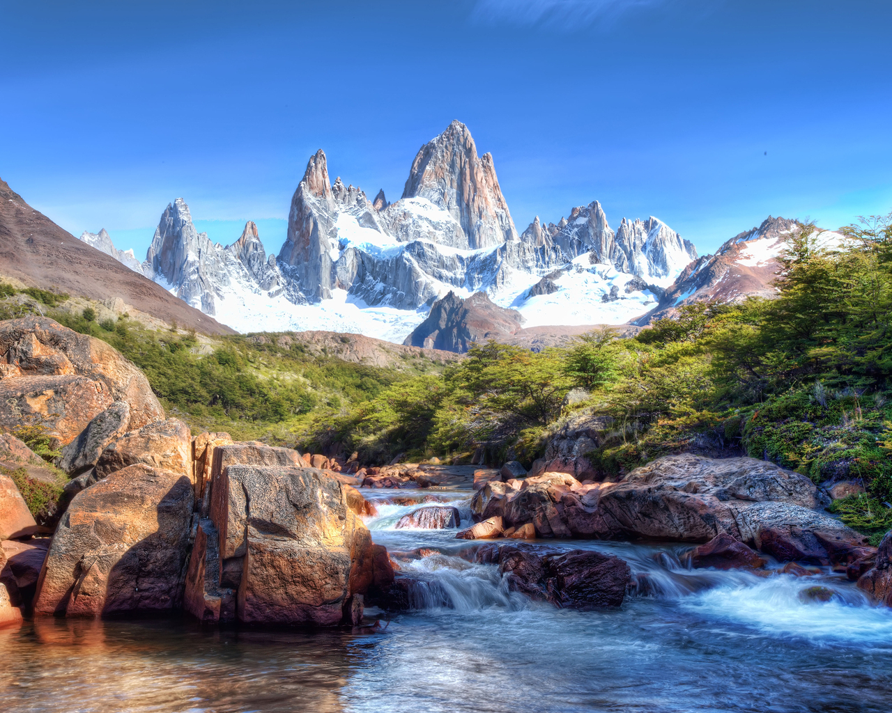 Речка и горы