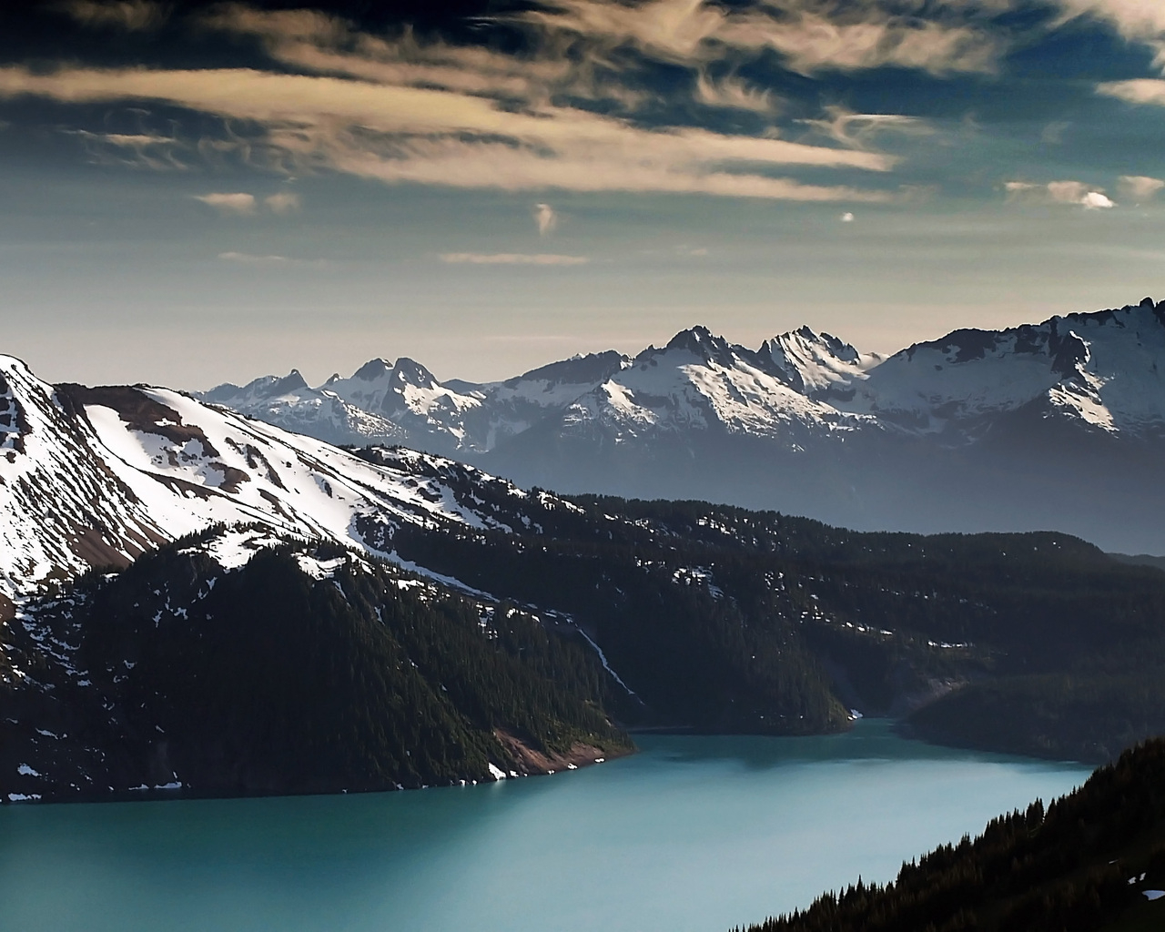 Речка и снежные вершины