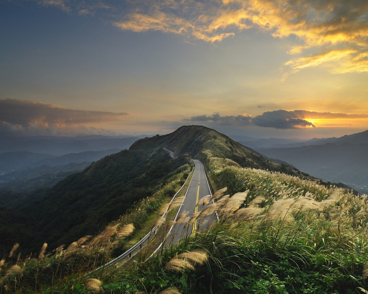 Дорога по вершинам гор