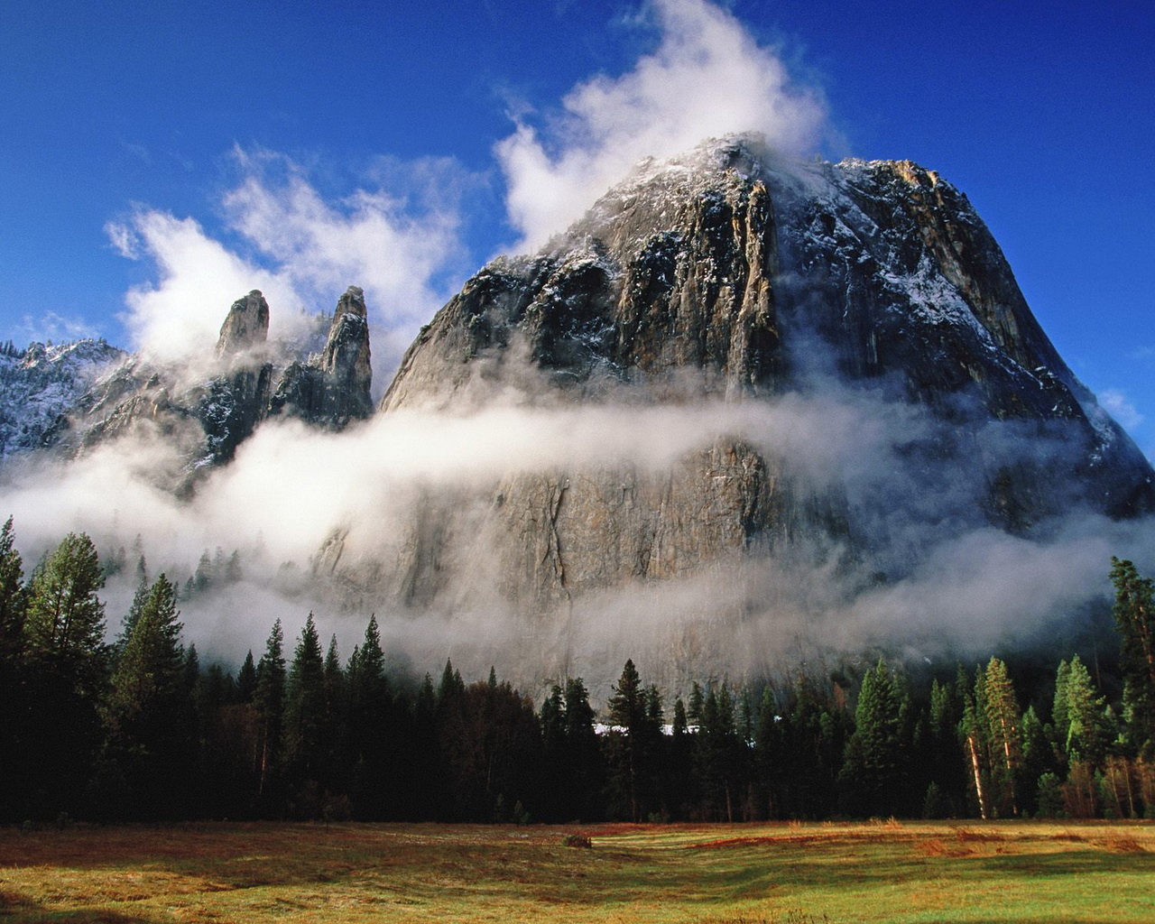Скалы в тумане