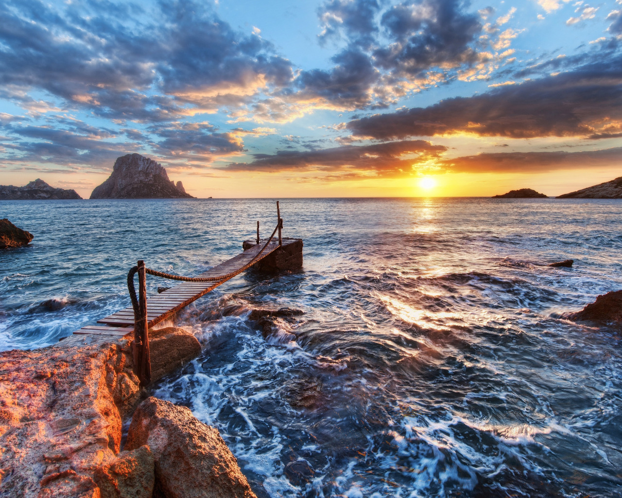 Берег на закате