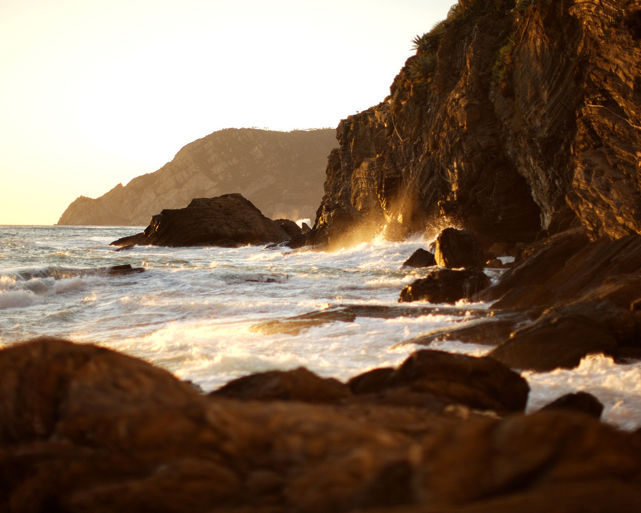 Прибрежные скалы