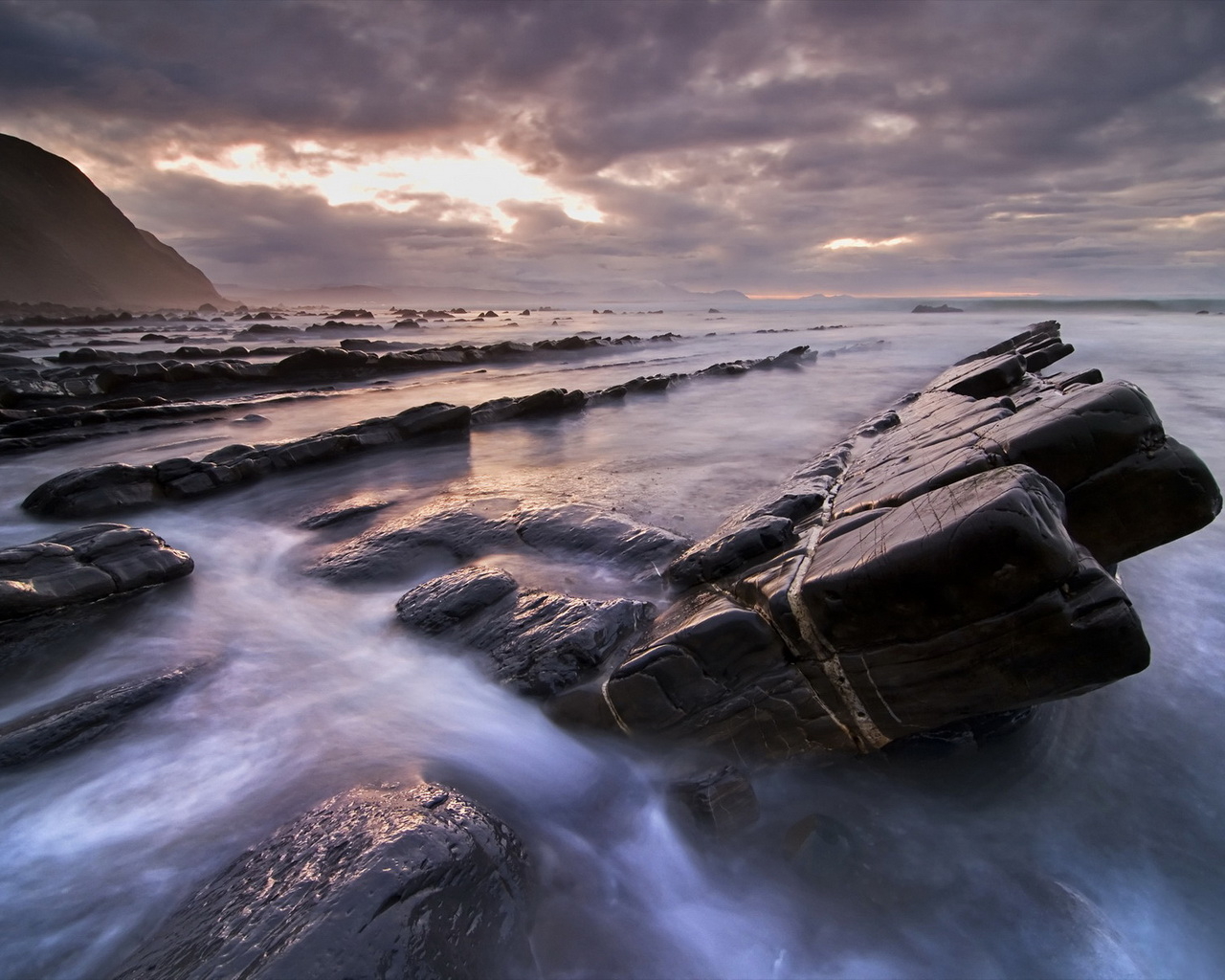 Прибрежные камни