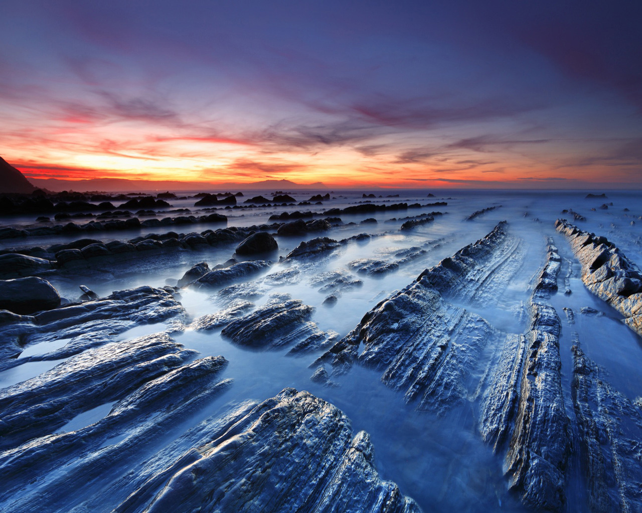 Прибрежные камни