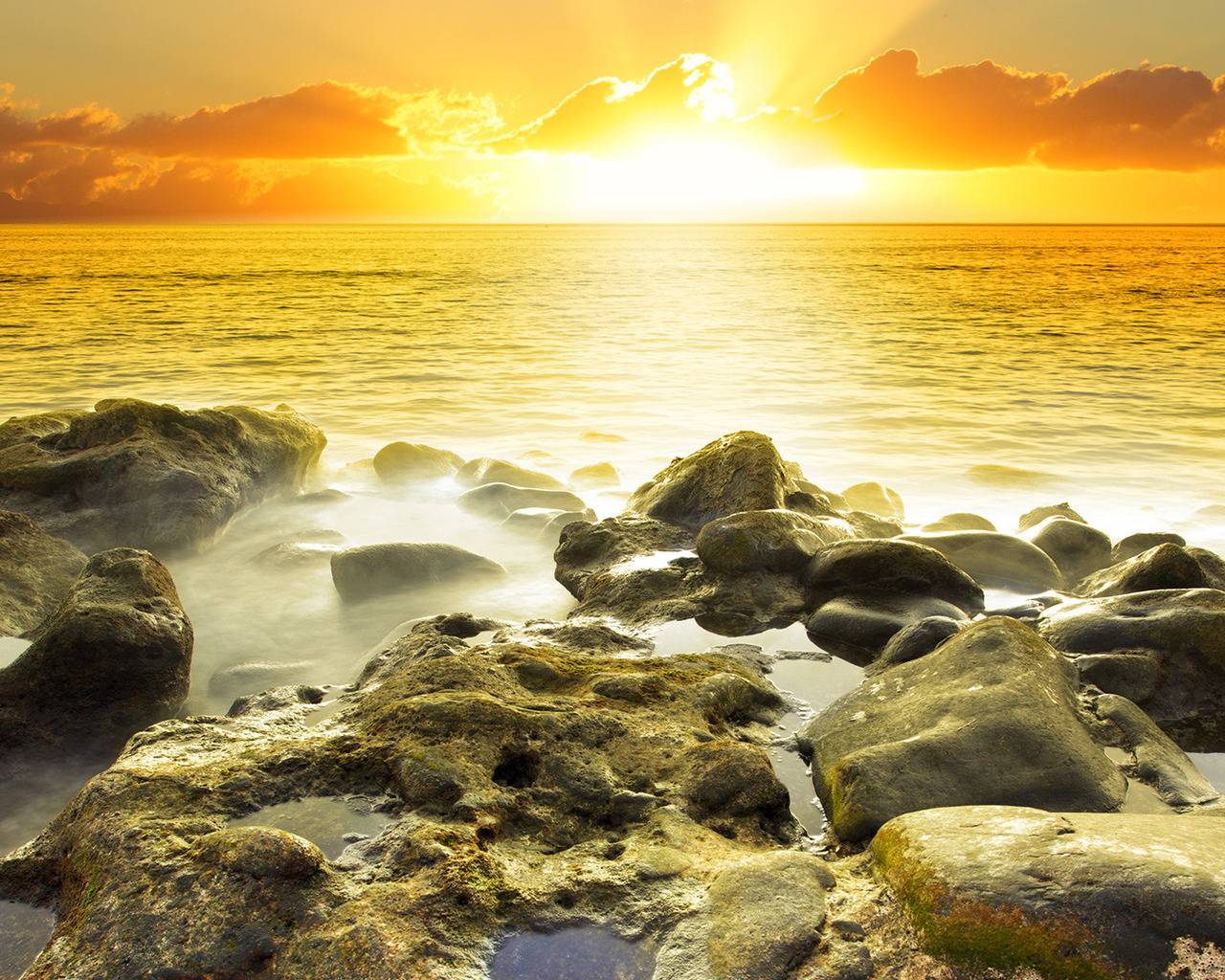 Прибрежные камни