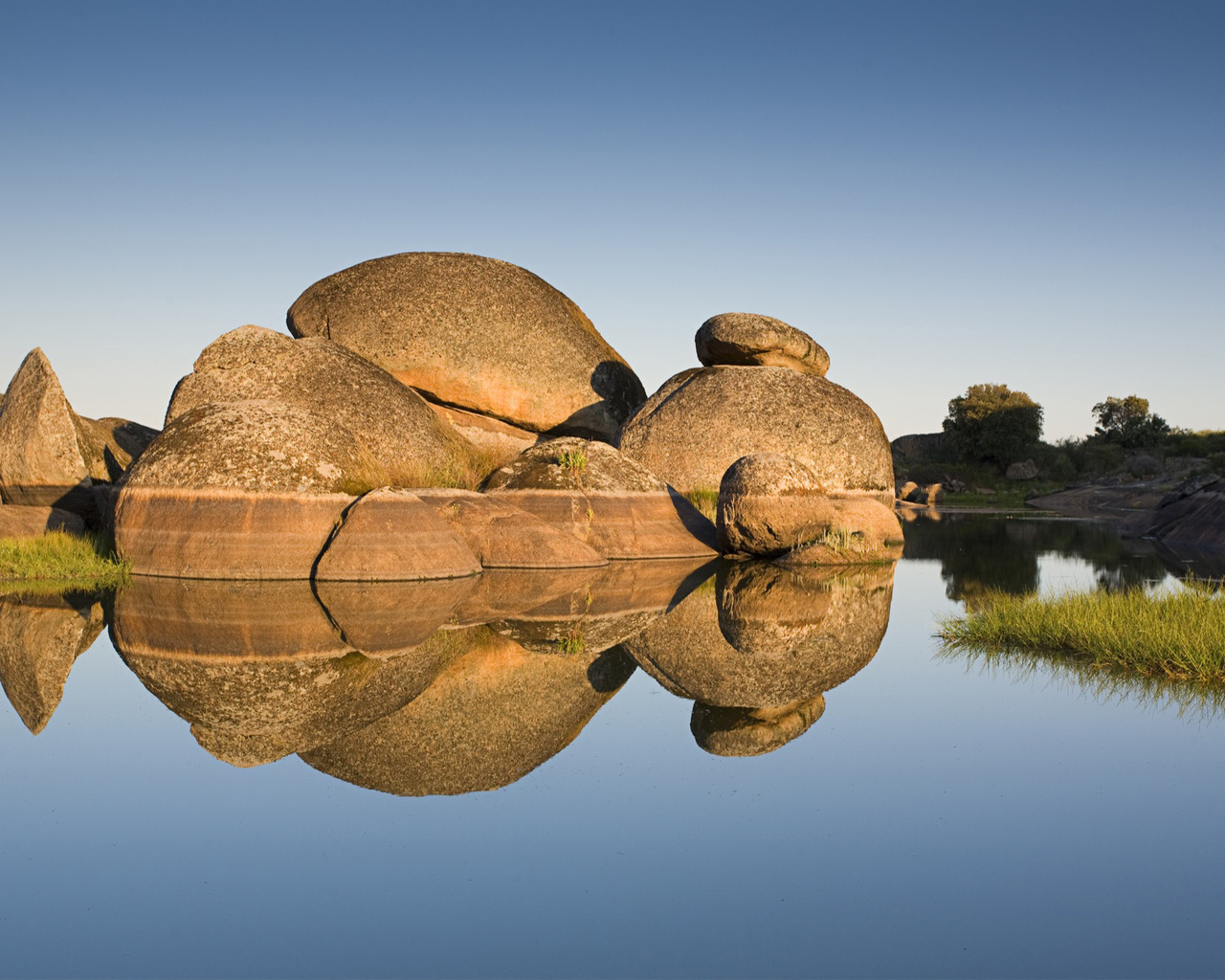 Большие валуны