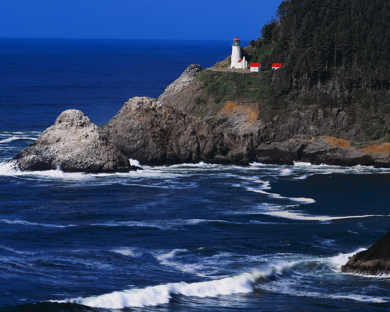 Маяк на склоне