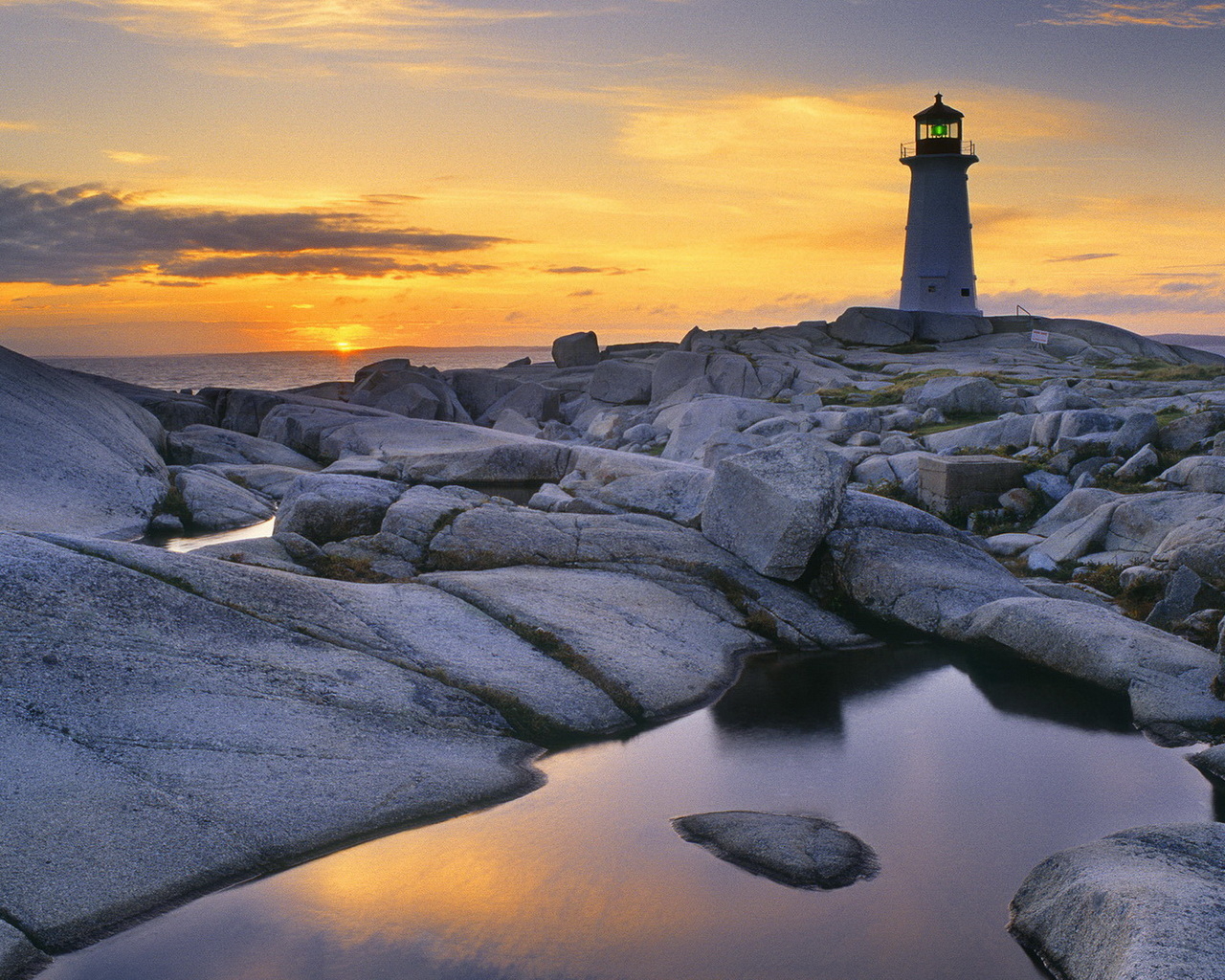 Одинокий маяк