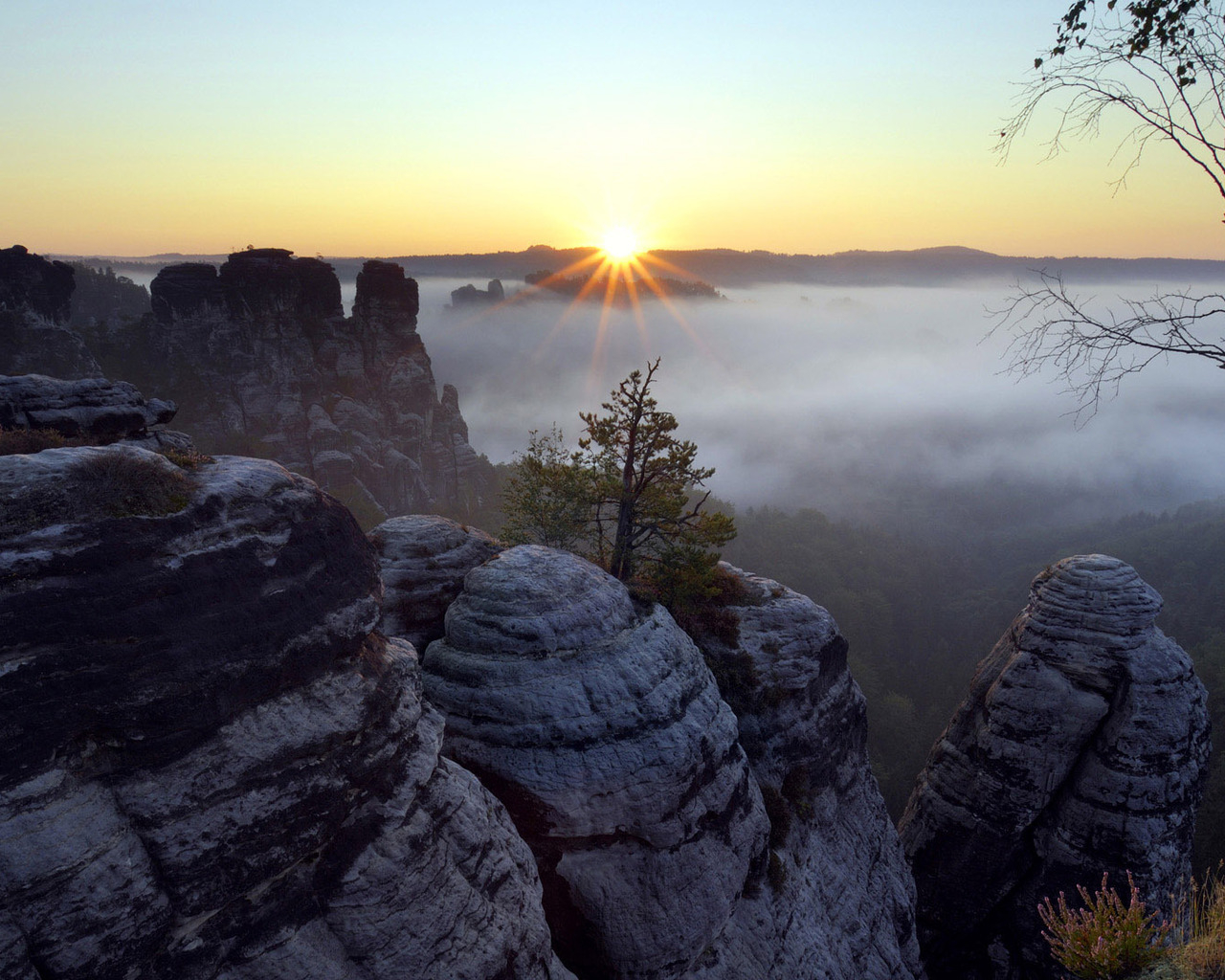 Горы и туман