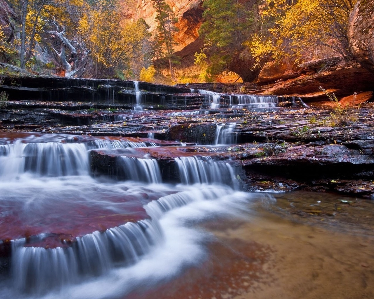 Бегущий ручей