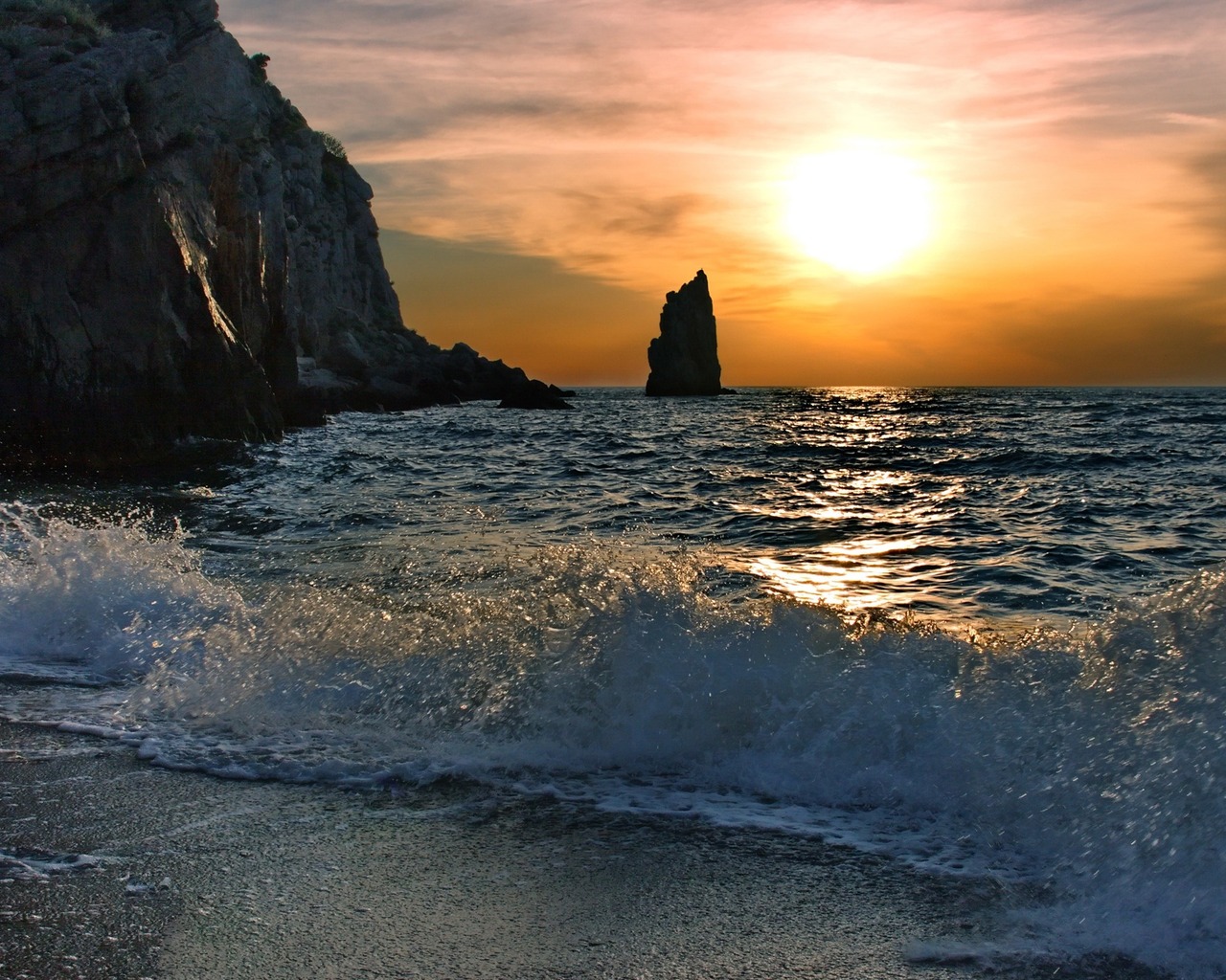 Брызги волн