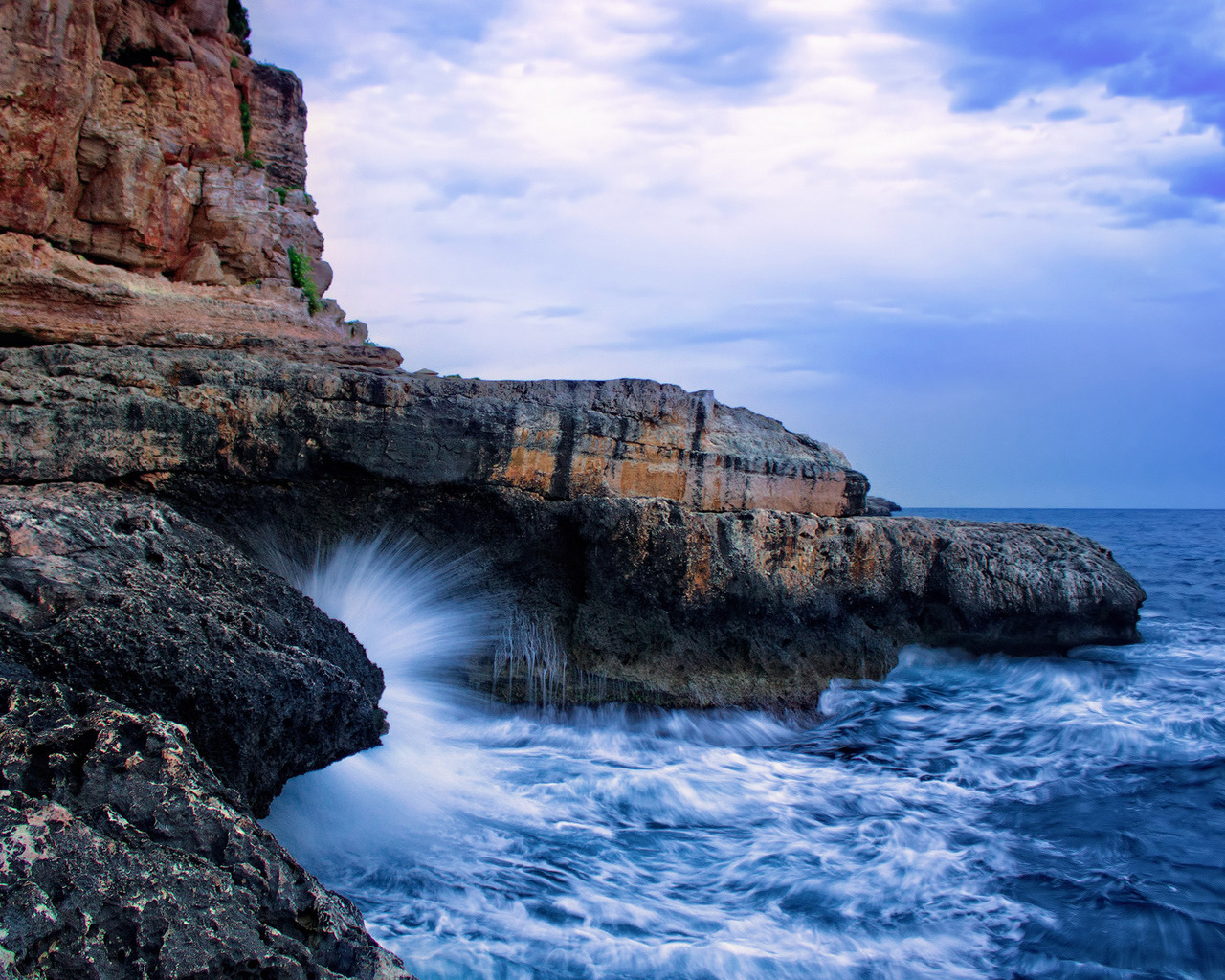 Каменный берег