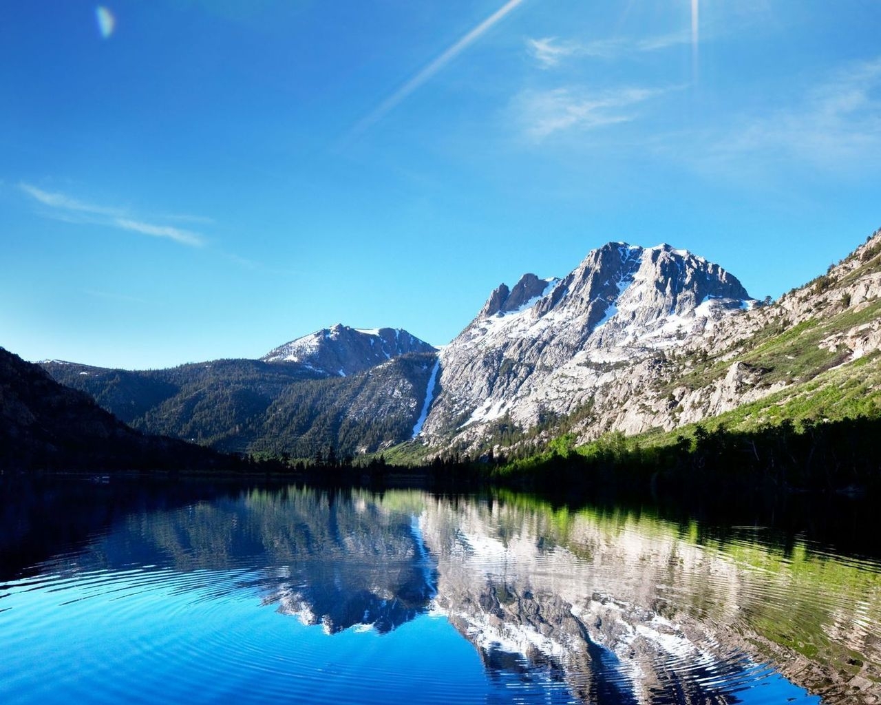 Озеро среди гор