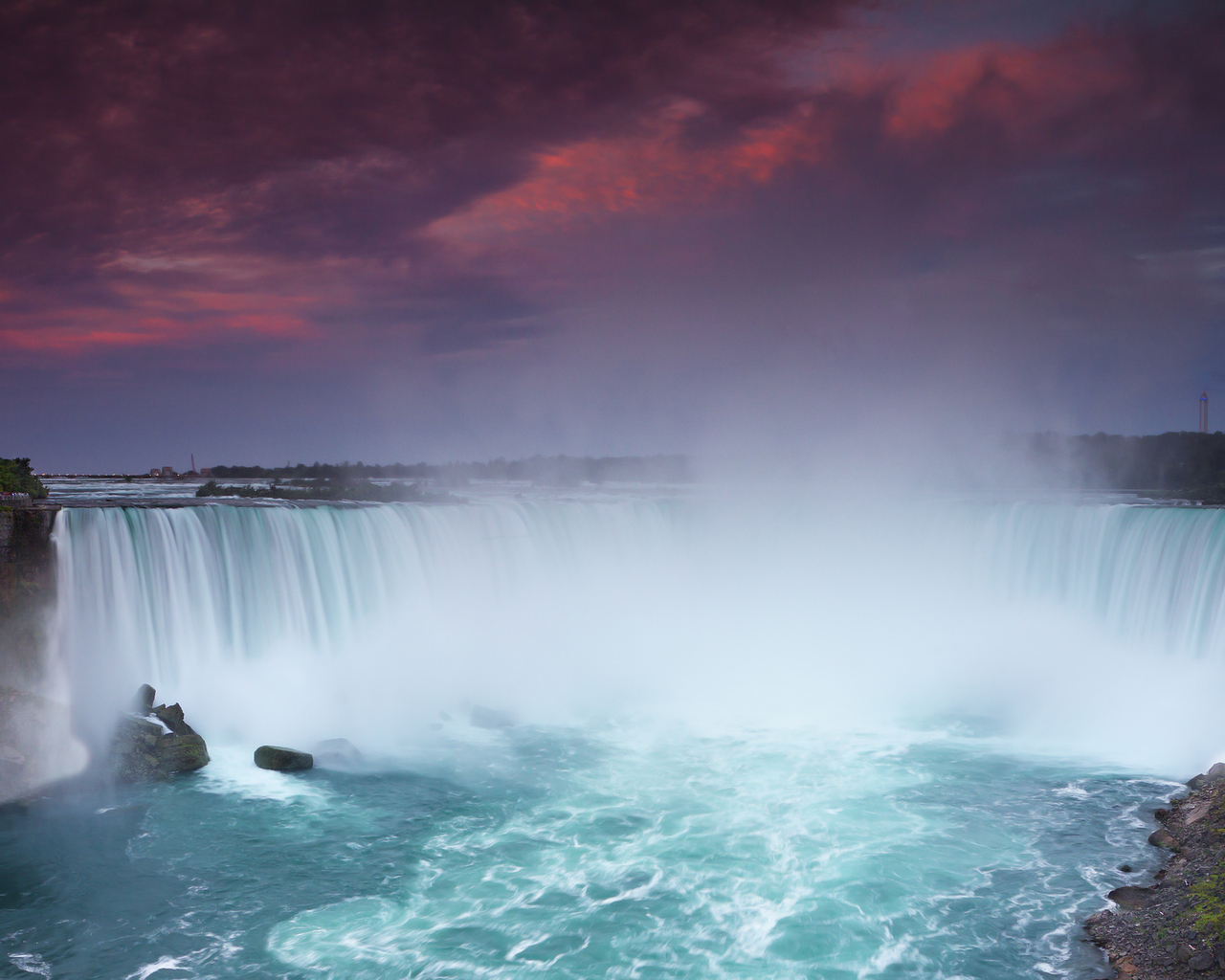 Порог на реке