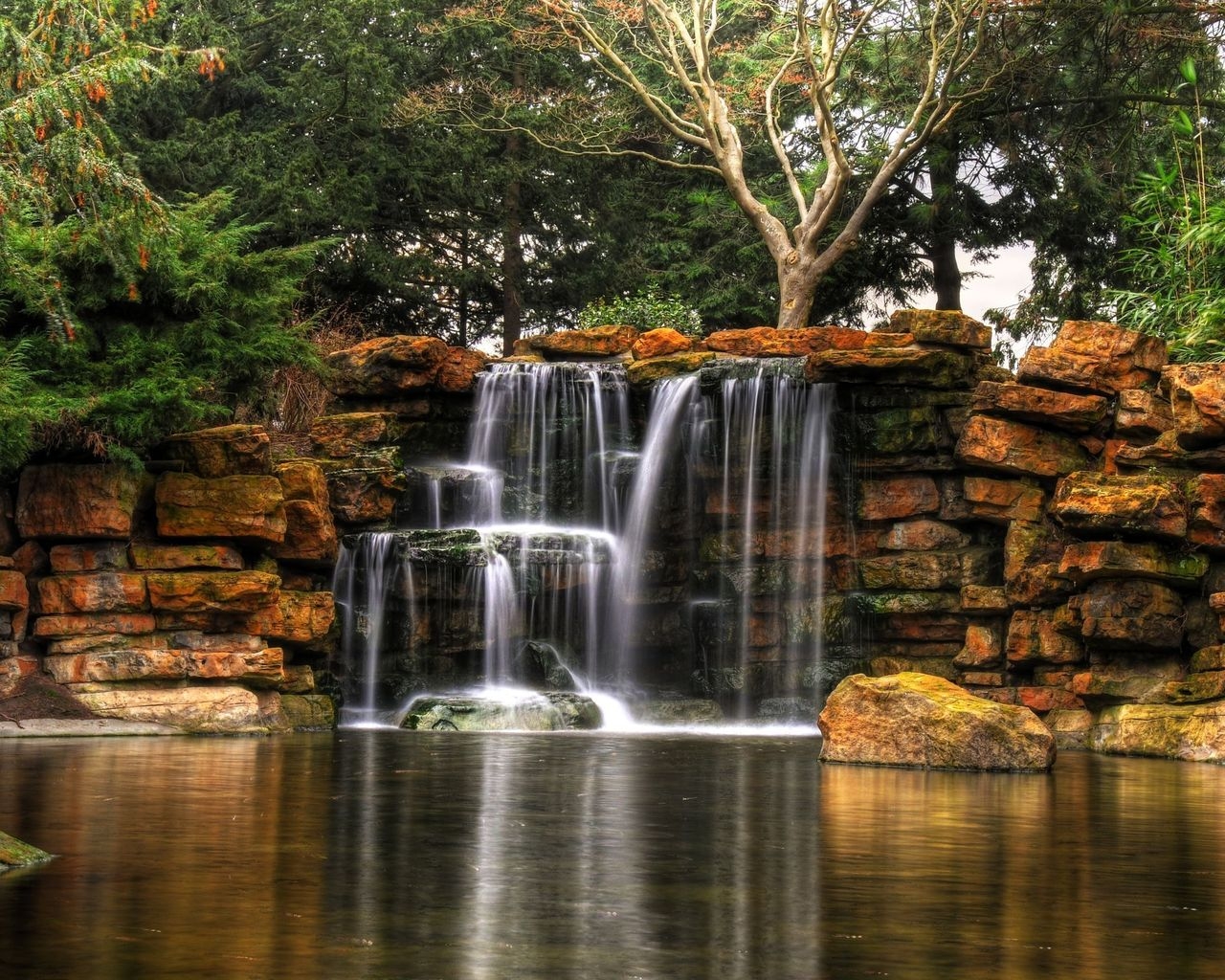 Ручей и камни