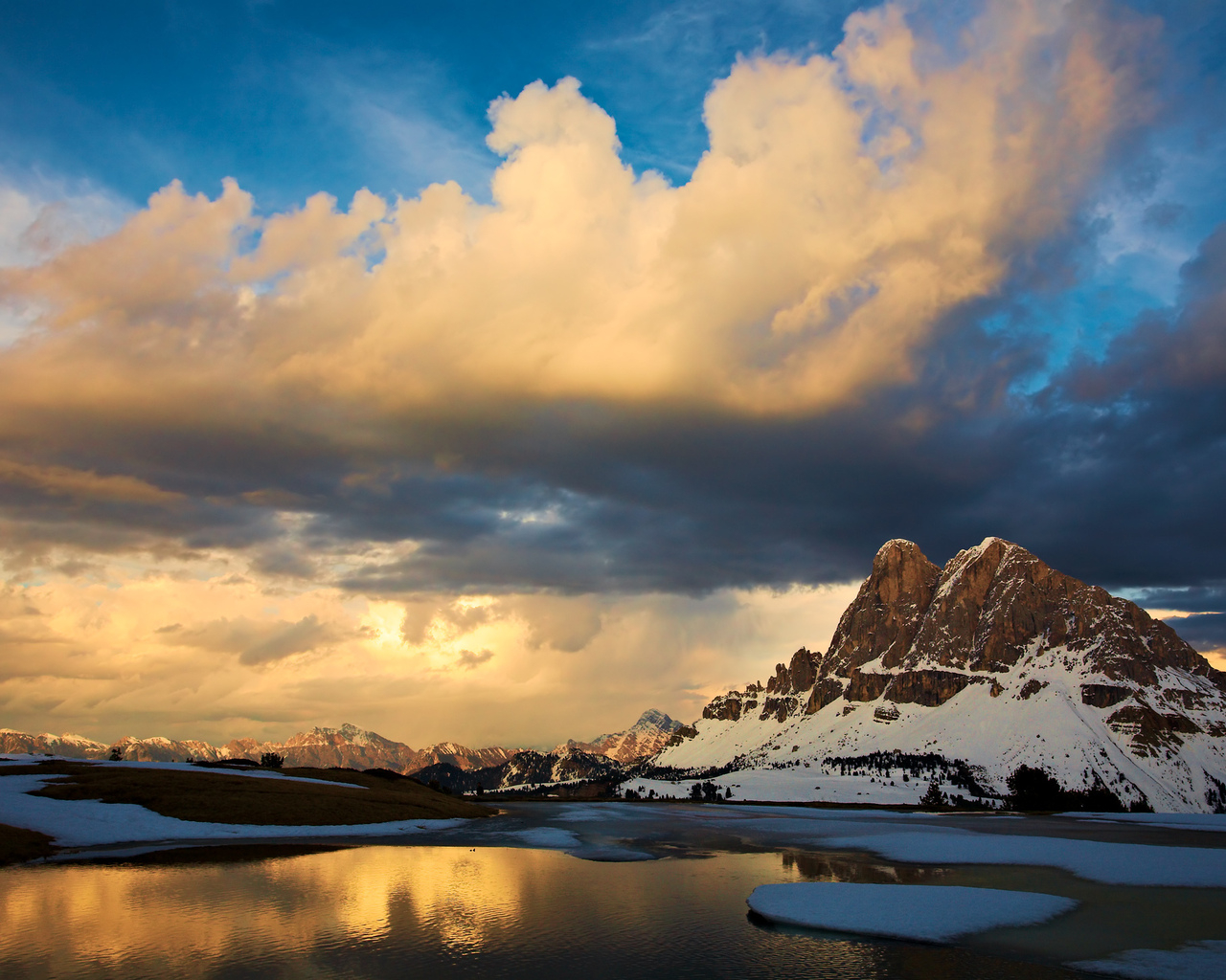 Горное озеро