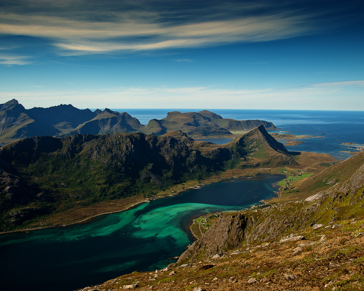 Горы на берегу