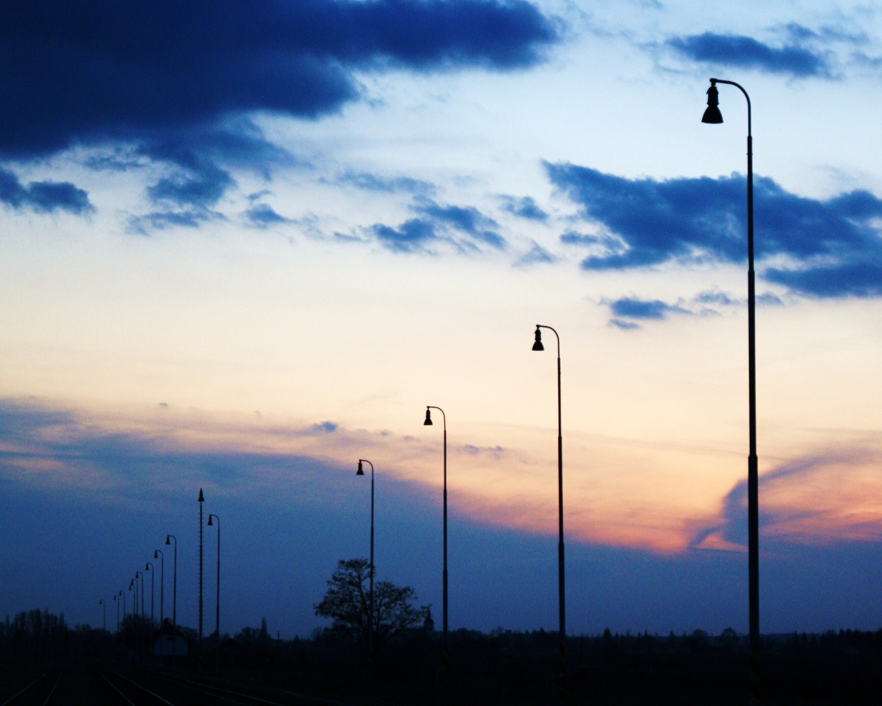 Фонари на закате