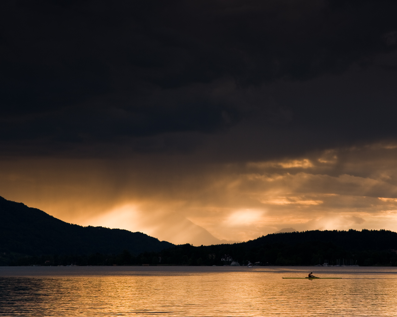 Закат на озере