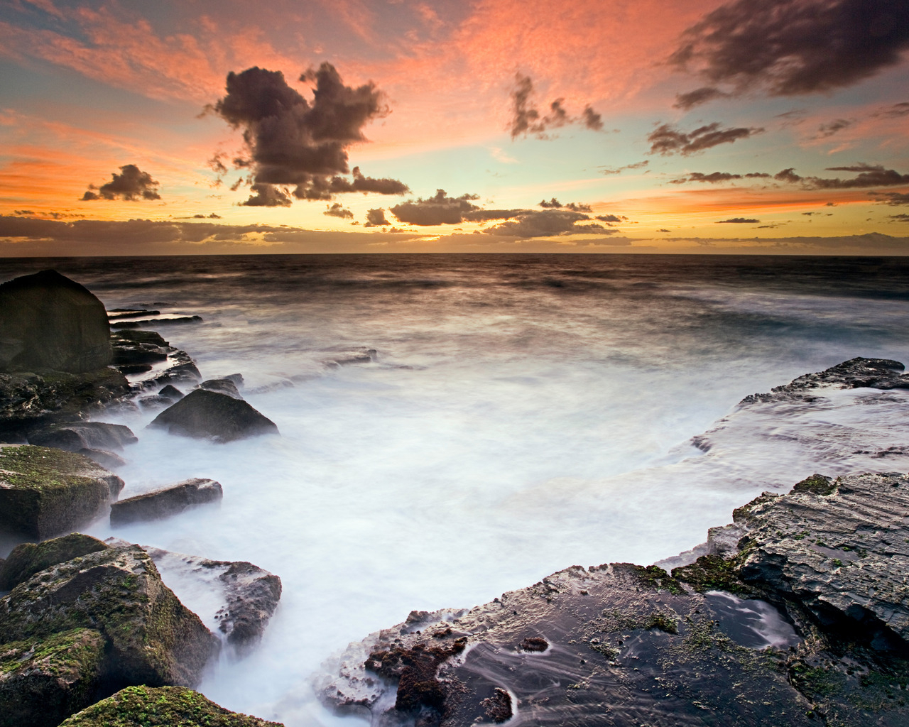 Закат на берегу