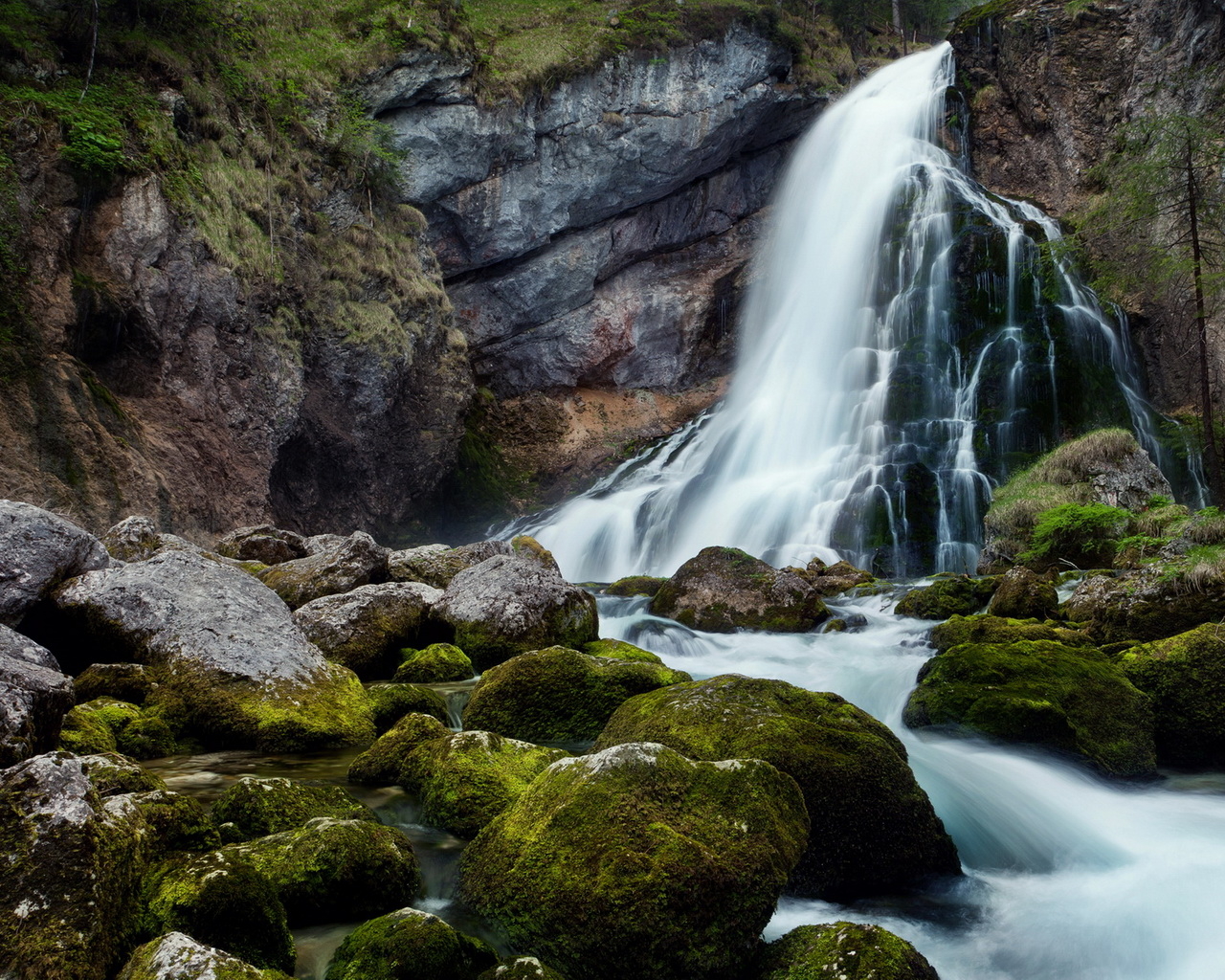 Маленький водопад