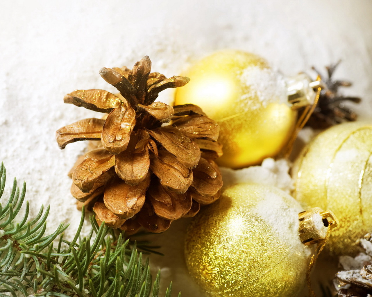 Шишка на новый год