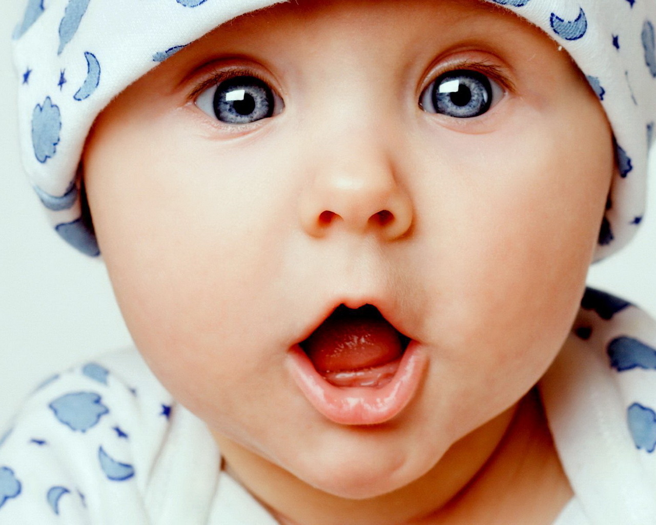 Голубоглазый малыш