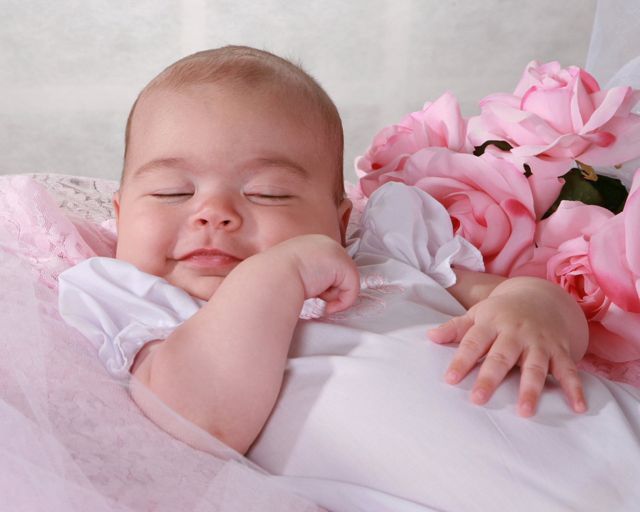 Засыпающая девочка