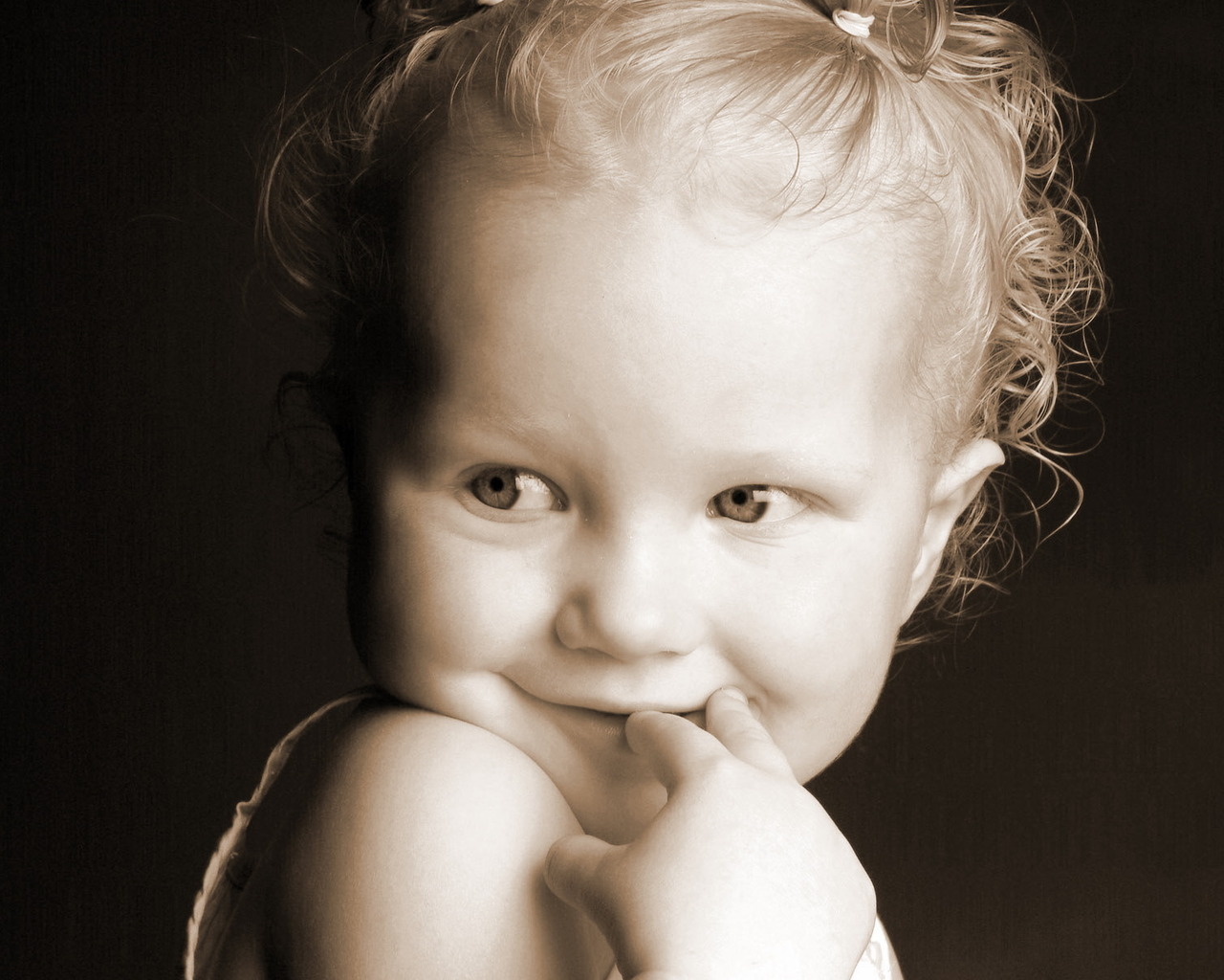 Задорная девчушка