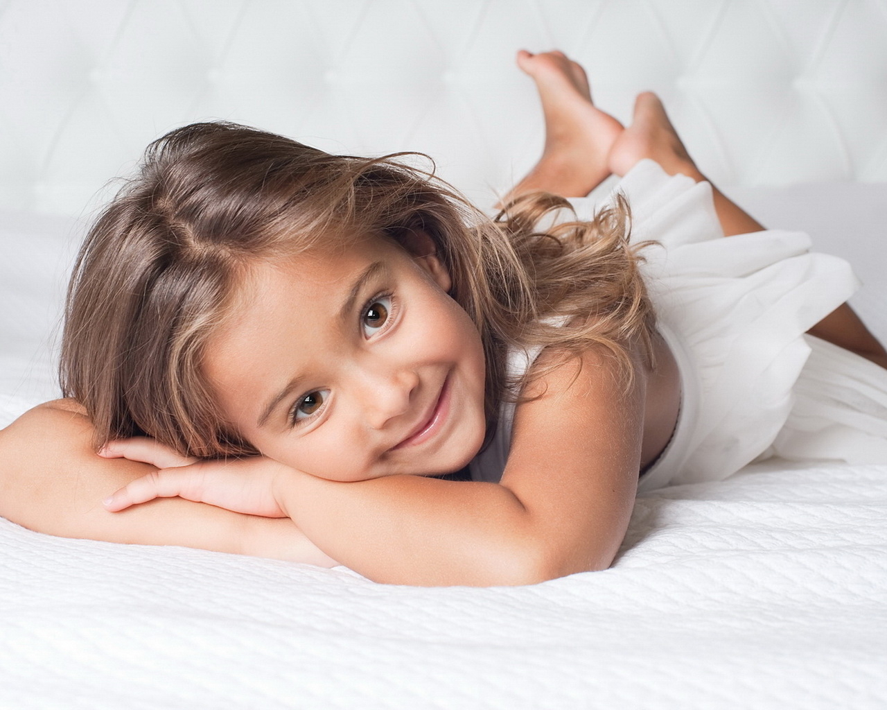 Улыбающаяся девочка