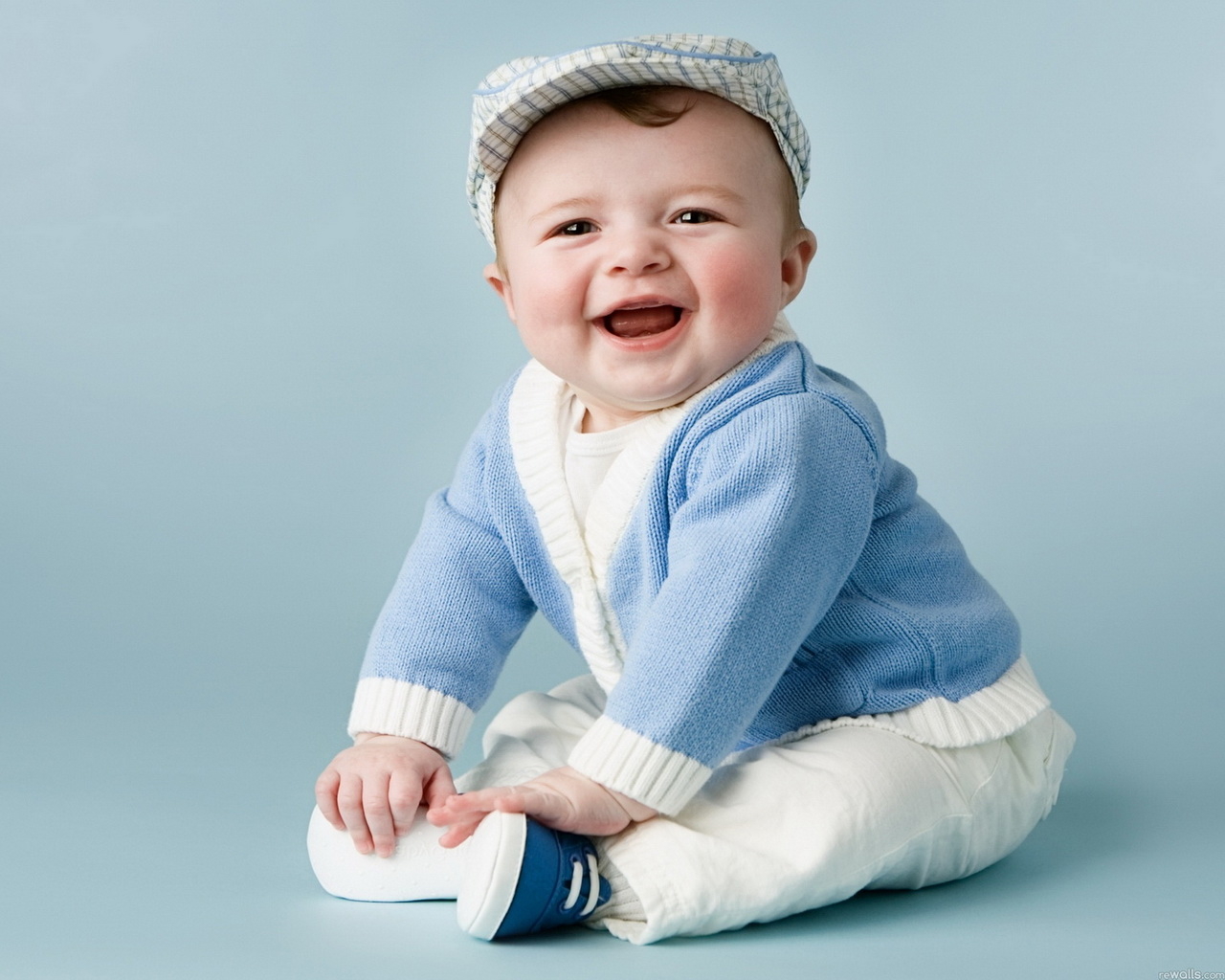 Улыбающийся малыш