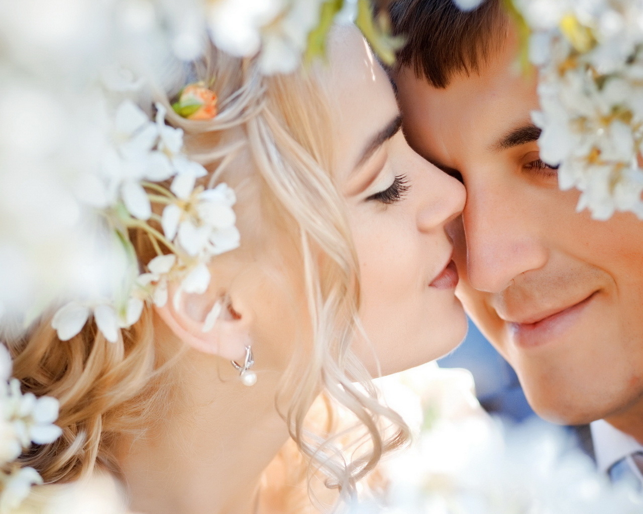 Молодожены