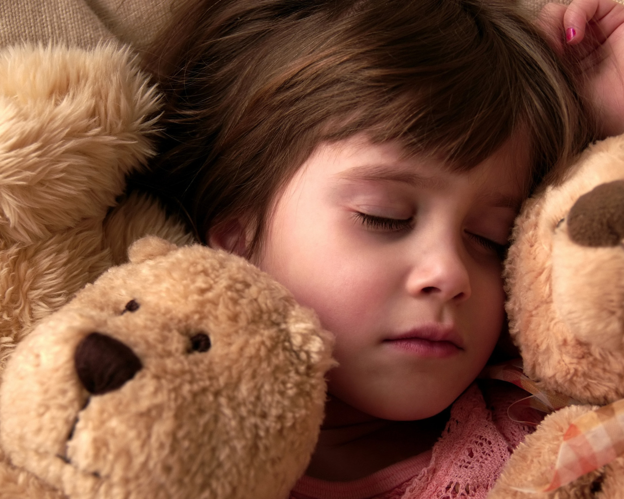 Спящая девочка