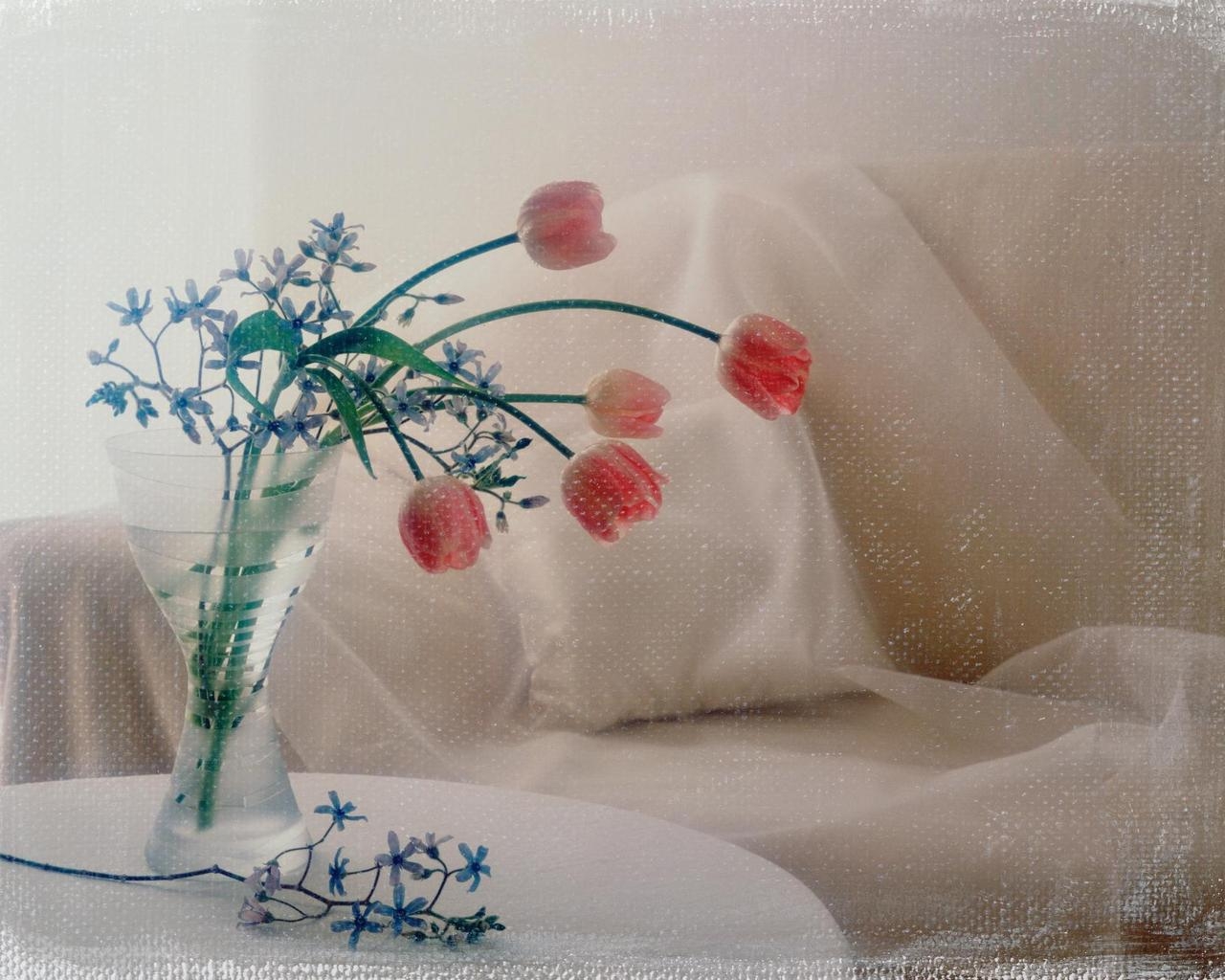 Тюльпаны в вазе