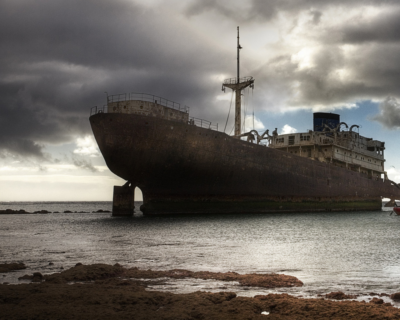 Старое судно