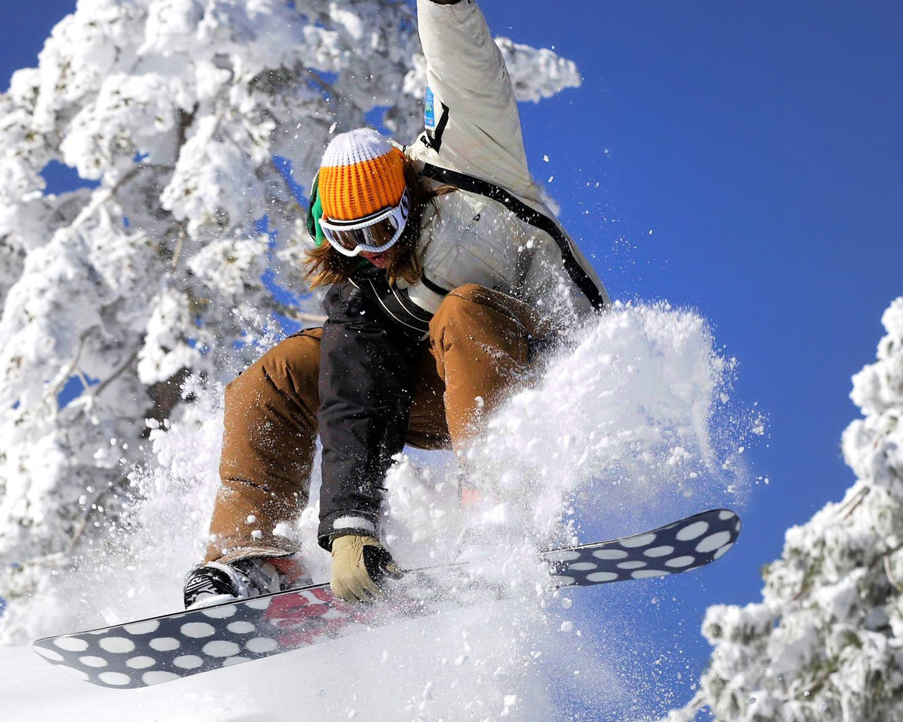 Девушка на сноуборде