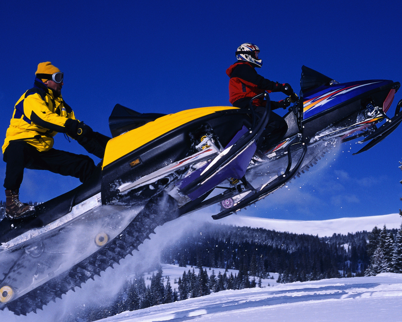 Гонки на снегоходах