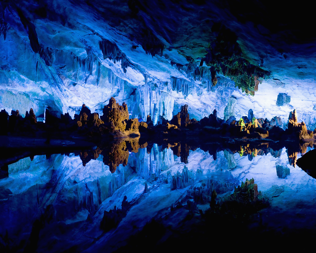 Китай, Гуйлинь, Пещера тростниковой флейты