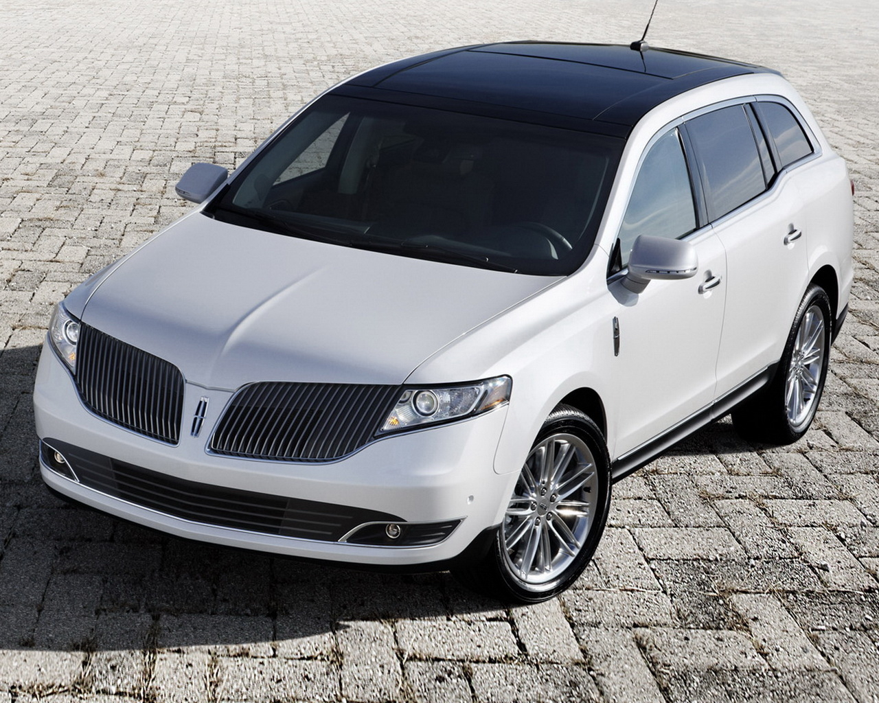 Lincoln-MKT-Static