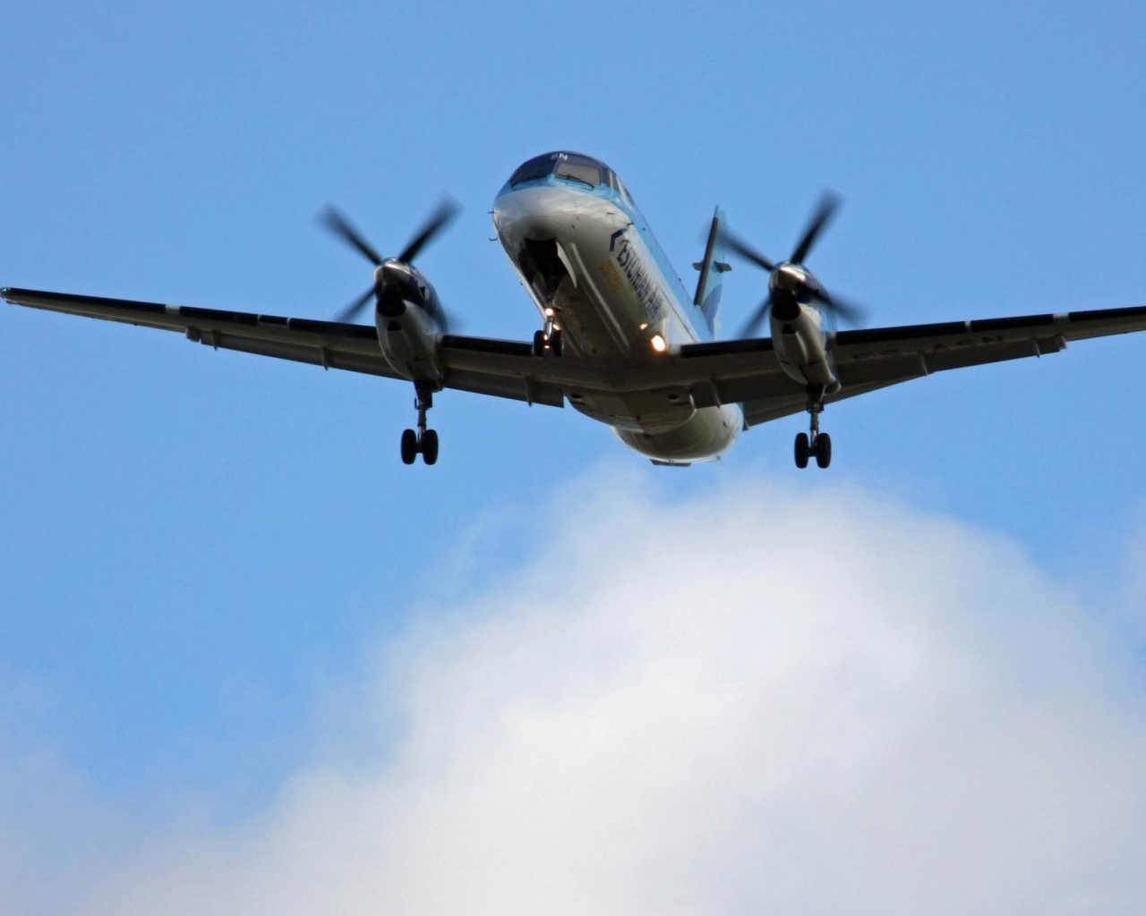 Самолет SAAB 2000