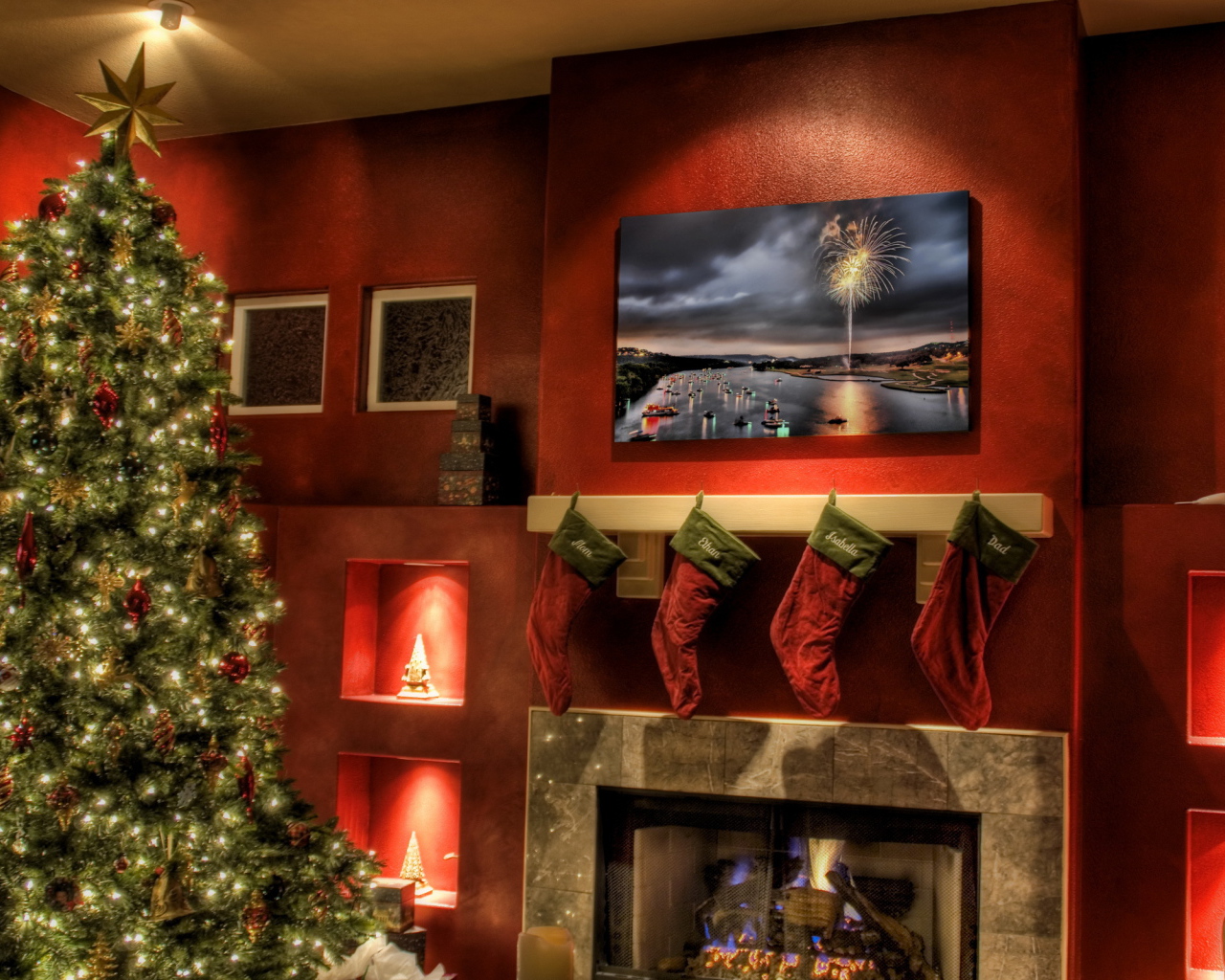 Елка у камина