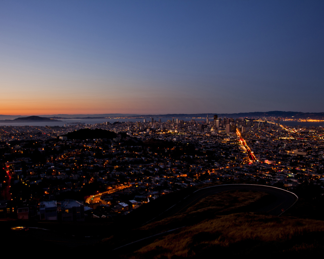 Вечерний город