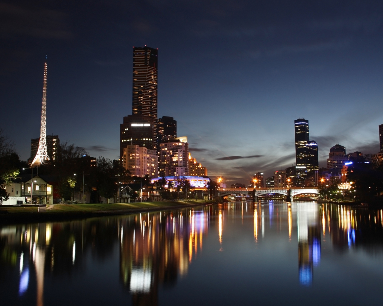 Ночное отражение города