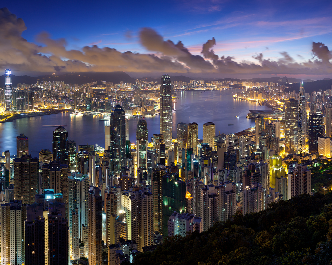 вечерний Гонг Конг