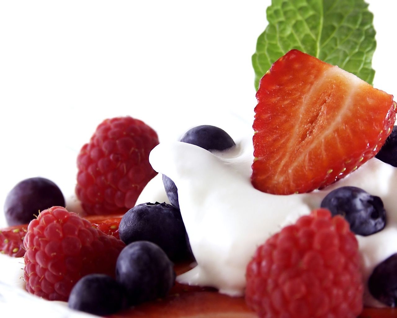 Ягоды со сливками