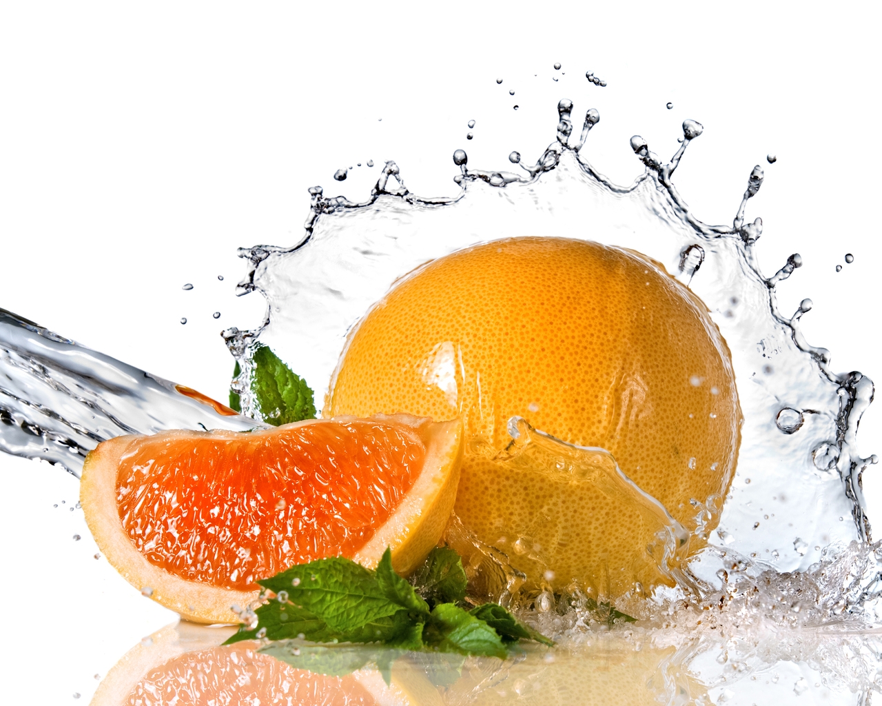 Грейпфрут в воде