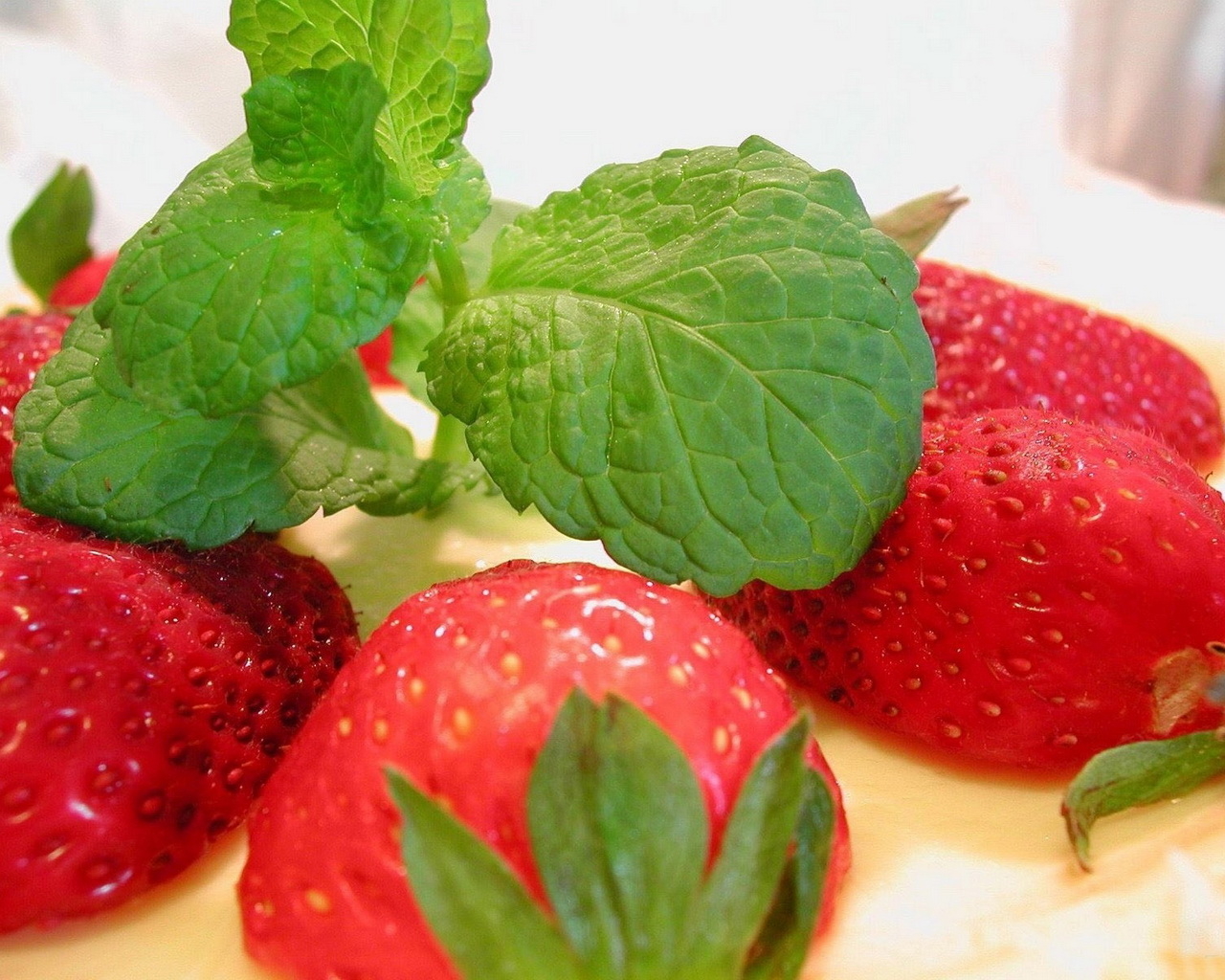 Клубника и мята